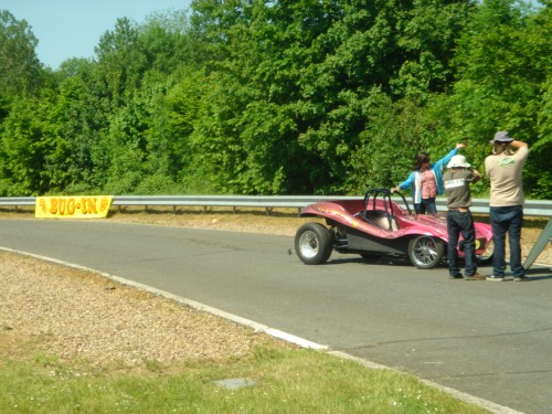 miss bugin shoot met buggy !